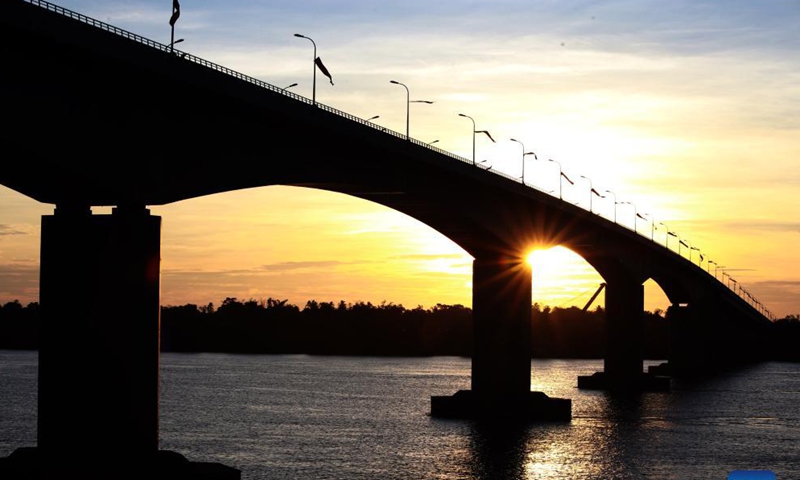 Photo taken on Nov. 23, 2021 shows the eighth Cambodia-China Friendship Bridge in Cambodia. Spanning across the Mekong River and connecting Kampong Cham and Tboung Khmum provinces in southeastern Cambodia, the eighth Chinese-built friendship bridge has brought hope of development and ease of doing businesses to residents in both provinces.Photo: Xinhua 