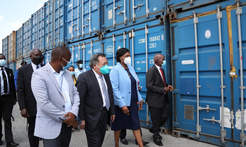 Chinese and Kenyan officials attend a handover ceremony of rice donation in Nairobi, Kenya, on Nov. 22, 2021. China on Monday donated relief food consisting of 945 tons of rice to drought-hit Kenyans.Photo:Xinhua