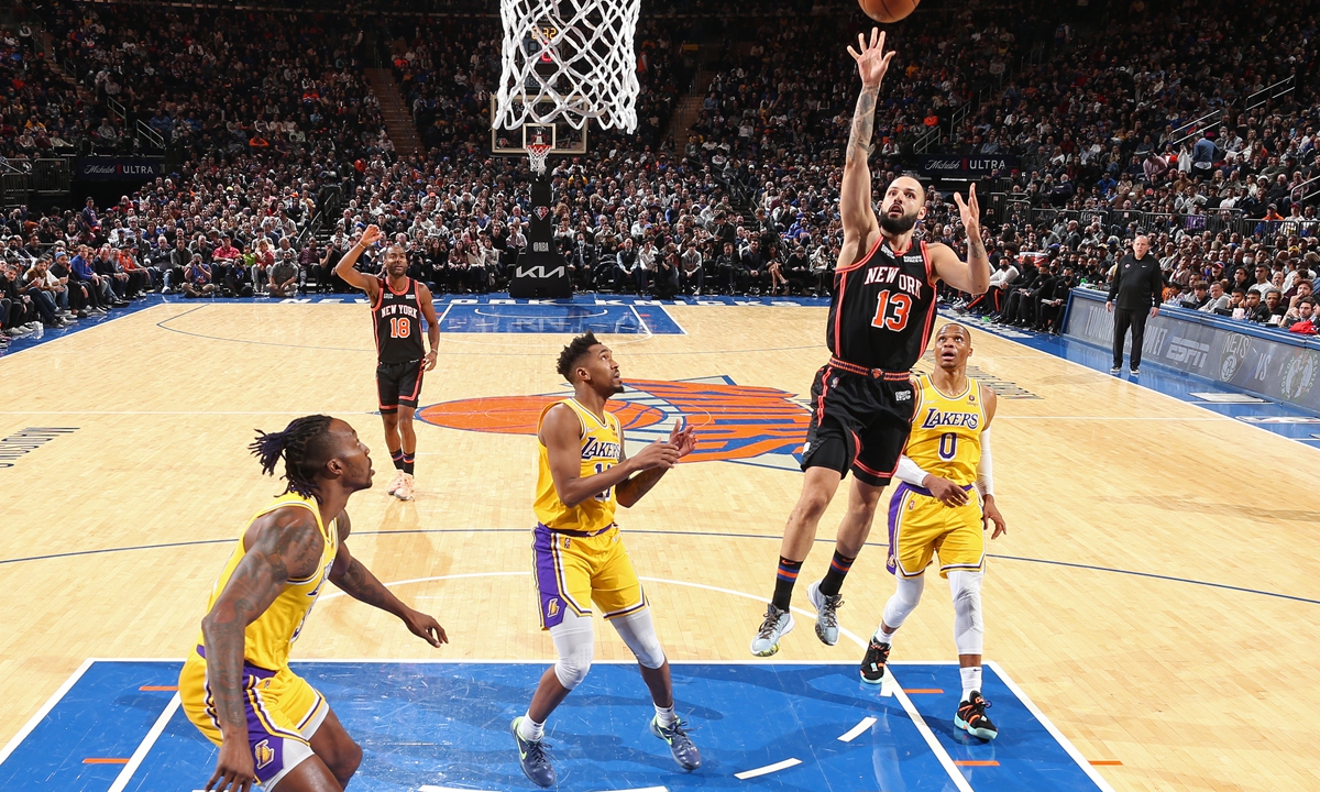 Evan Fournier of the New York Knicks shoots the ball against the Los Angeles Lakers on Tuesday in New York City. Photo: VCG