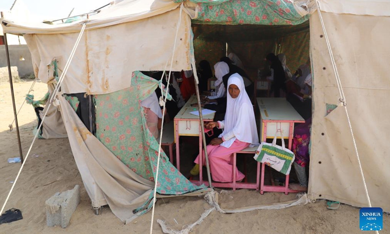Students study inside a tent which serves as their classroom at a primary school in Hajjah province, northern Yemen, Nov. 24, 2021.Photo:Xinhua