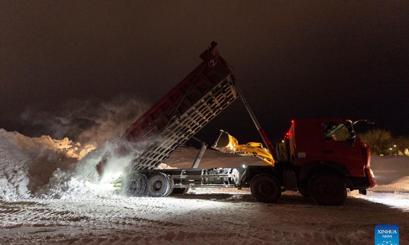 A vehicle clears snow off the road in Hegang City, northeast China's Heilongjiang Province, Nov. 24, 2021. Photo: Xinhua