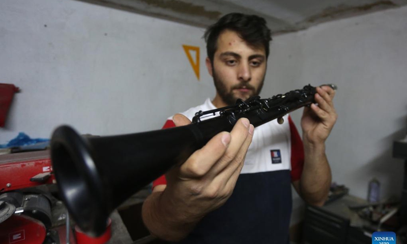 Palestinian Tariq Jabarin makes a wind musical instrument at his workshop in the West Bank city of Ramallah, Nov. 24, 2021. Photo: VCG