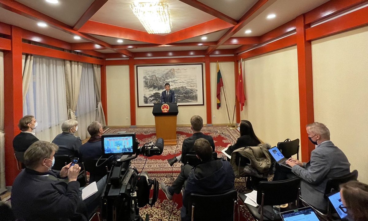 Qu Baihua, Chargé d'affaires ad interim, meets with Lithuanian main press and media on November 24, 2021. Photo: China's Chargé D'affaires Office in Lithuania