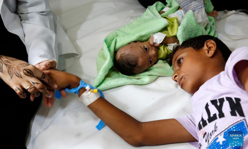 Two acutely malnourished children lie on a bed in the al-Thawrah hospital in Hodeidah, the Red Sea port city of Yemen, Nov. 20, 2021.Photo:Xinhua