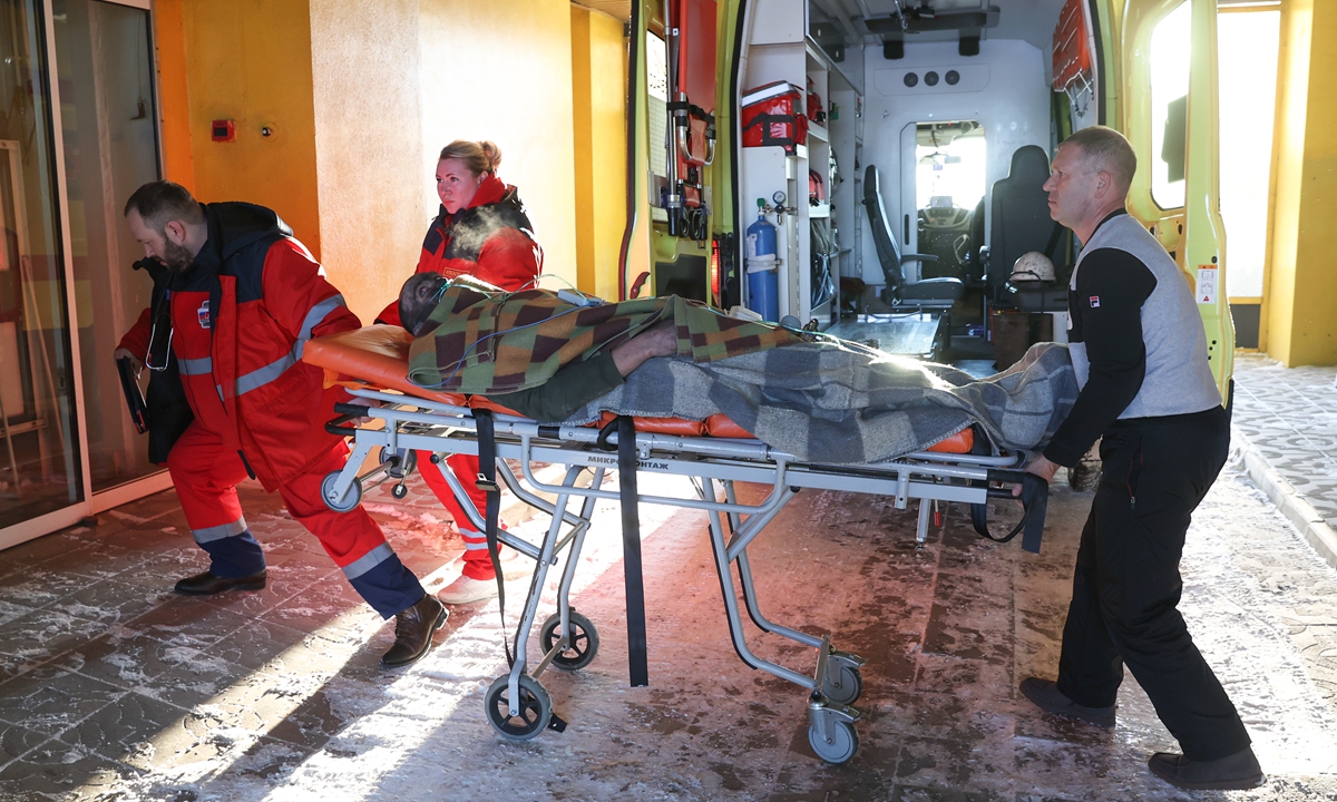 Russian rescuer Alexander Zakovryashin, injured in an operation after the Listvyazhnaya coal mine accident, is brought to a miners' healthcare center on November 26, 2021 in Leninsk-Kuznetsky in southwestern Siberia. On the morning of November 25, coal dust caught fire in a ventilation shaft, filling the mine with smoke. At least 52 were killed in the accident, including six rescuers. Photo: VCG