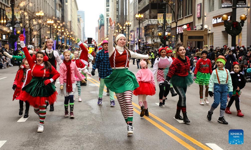 Performers dance during the Chicago Thanksgiving Parade in downtown Chicago, the United States, on Nov 25, 2021.Photo:Xinhua