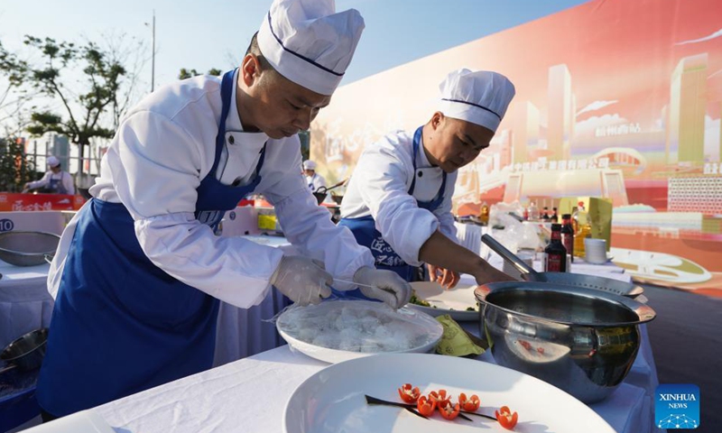 Photo taken on Nov.  27, 2021 shows chefs competing at a culinary competition in Nanjing, east China's Jiangsu Province.Photo:Xinhua