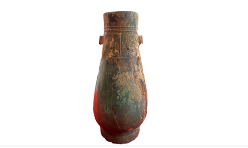 A bronze pot weighing 2.25 kilograms dating back to the Shang Dynasty (1600-1046BC) were discovered as villagers in Miluo, Central China's Hunan Province was digging for a road construction project in November, 2021.