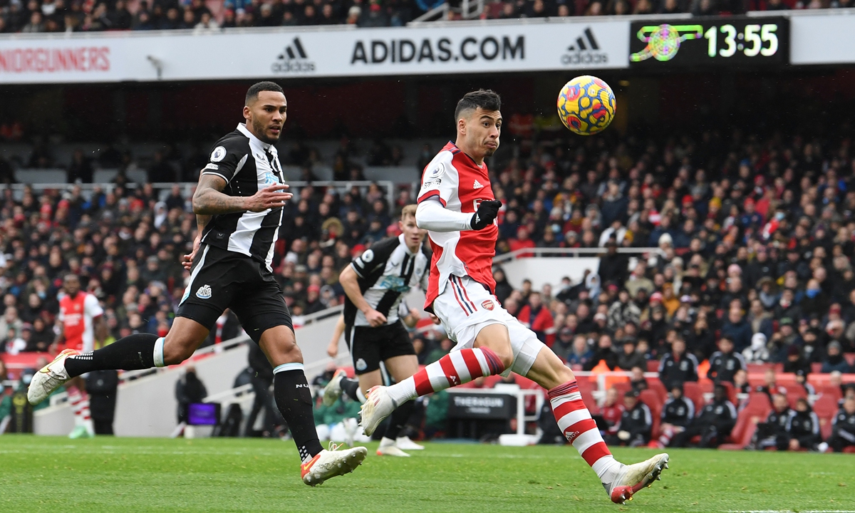 Gabriel Martinelli (right) scores Arsenal's second goal against Newcastle United on November 27, 2021 in London, England. Photo: VCG