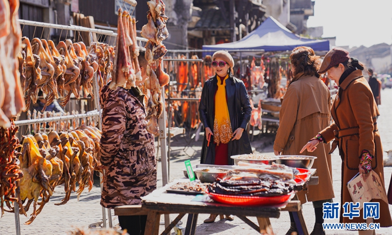 Making traditional cured meat is a winter classic in Datong Town of Tongling City, east China's Anhui Province.Photo:Xinhua
