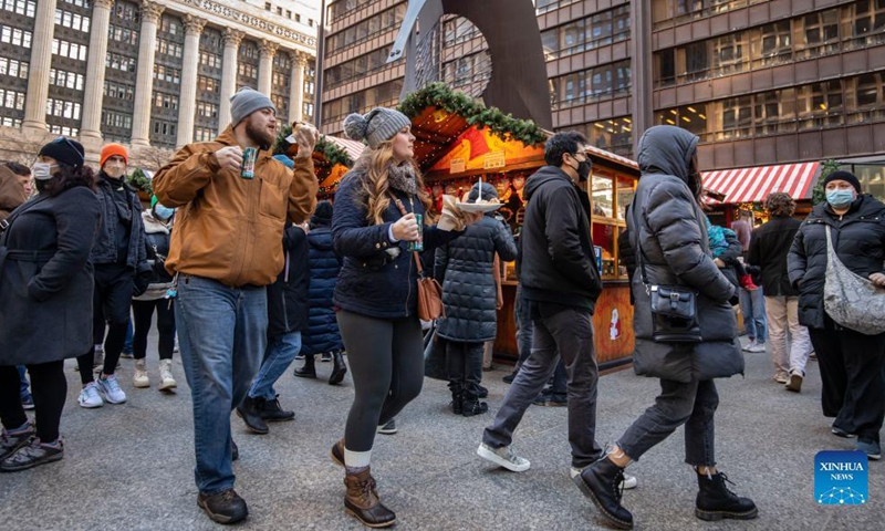 People visit the Christkindlmarket at Daley Plaza in Chicago, the United States, Nov. 28, 2021.Photo:Xinhua
