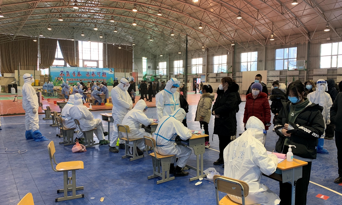 Residents in Manzhouli, North China's Inner Mongolia, are queuing for the second round of mass nucleic acid testing on November 29, 2021. Photo: CFP