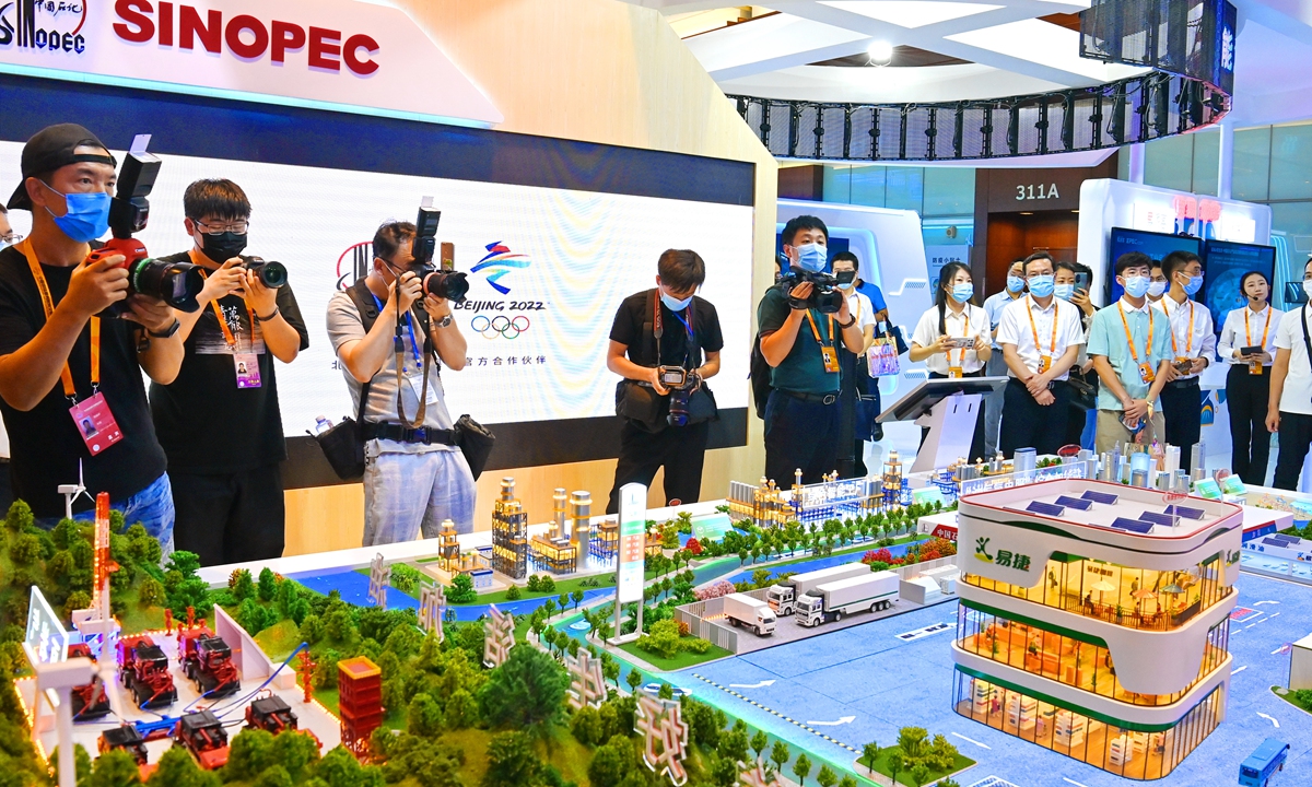 Sinopec's booth during the 2021 China International Fair for Trade in Services in September shows its layout in the hydrogen production sector. Photo: cnsphoto