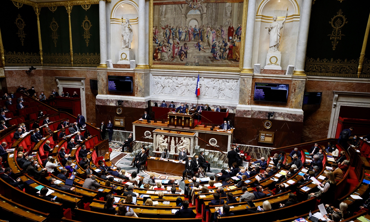 Une vue générale montre une séance de questions au gouvernement à l'Assemblée nationale à Paris le 23 novembre 2021. Photo : AFP