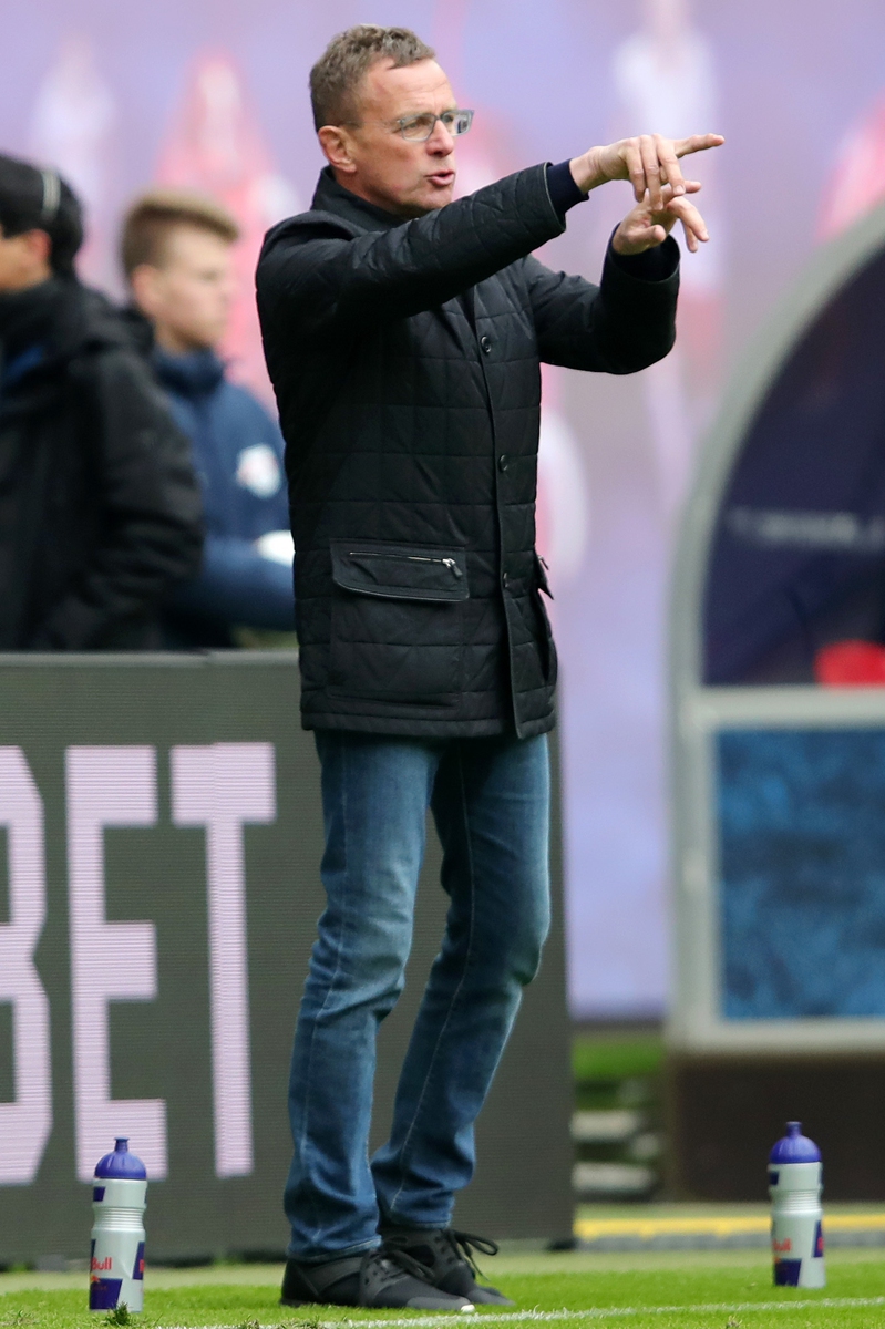Ralf Rangnick, then manager of RB Leipzig, gives his team instructions during the Bundesliga match against VfL Wolfsburg at Red Bull Arena on April 13, 2019 in Leipzig, Germany. Photo: VCG