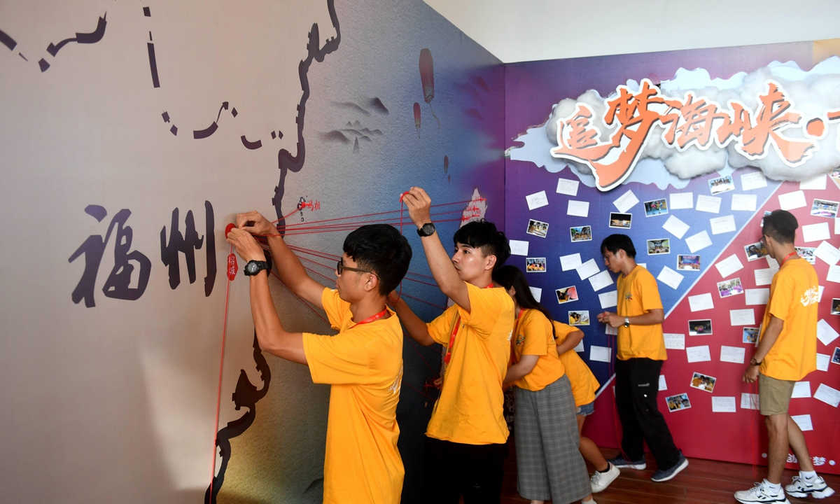 College students from the island of Taiwan connect their schools with Fuzhou, Fujian Province on the map at a cross-Straits youth exchange meeting on August 6, 2019. Photo: VCG