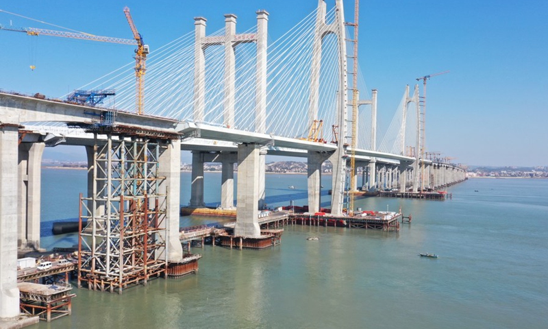 Aerial photo taken on Nov. 30, 2021 shows the Quanzhou Bay cross-sea bridge of the Fuzhou-Xiamen high-speed railway in southeast China's Fujian Province.(Photo: Xinhua)