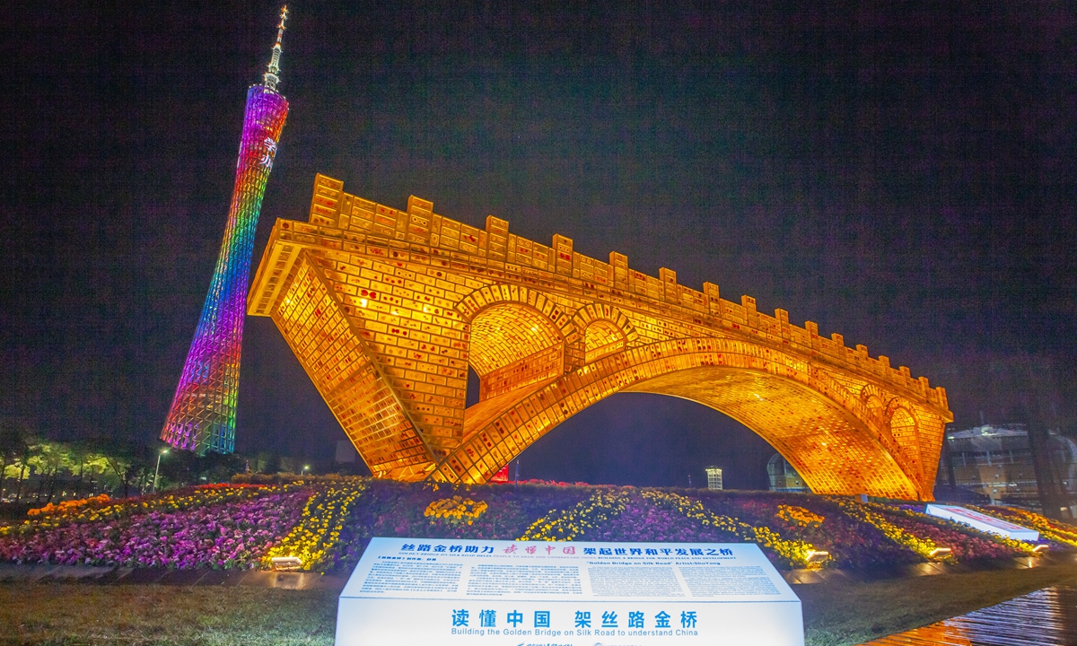 <em>Golden Bridge on the Silk Road</em> by Shu Yong on display in Guangzhou, South China's Guangdong Province 
Photo: Courtesy of Lisa Ma 