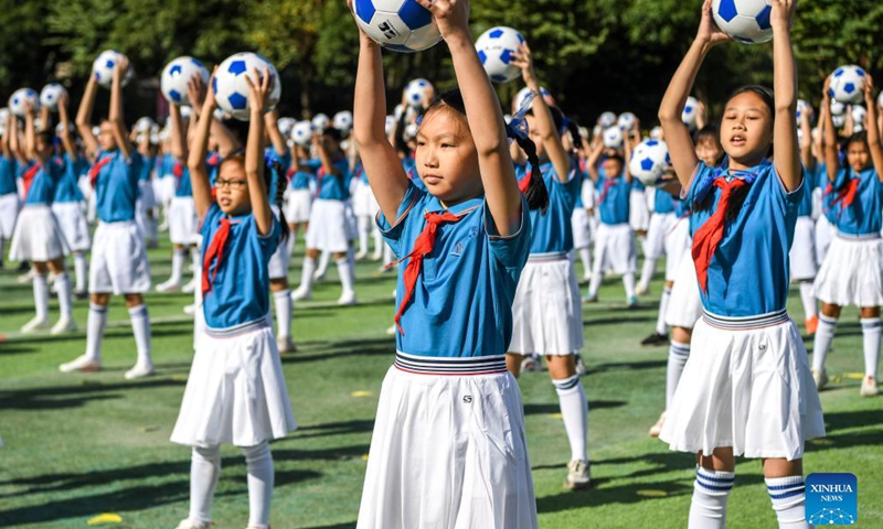 Photo taken on Dec. 1, 2021 shows children performing group calisthenics in Binhu Road Primary School in Nanning, south China's Guangxi Zhuang Autonomous Region. On Dec. 1, the Binhu Road Primary School held the opening ceremony of sports culture festival. A number of activities were held for the festival, such as group calisthenics performances and sports competitions. This allows the children to get out of the classroom, enjoy the sunshine, and partake in the joy of sports.(Photo: Xinhua)