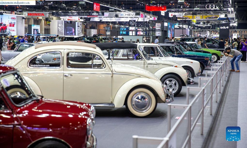 A visitor takes photos of vintage cars during the Thailand International Motor Expo 2021 in Bangkok, Thailand, Dec. 1, 2021. The Motor Expo kicked off on Dec. 1 and will last until Dec. 12, showcasing 32 car brands and 12 motorcycle brands as well as electric vehicles.(Photo: Xinhua)