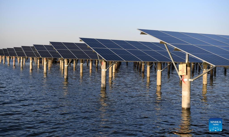 Photo taken on Nov. 24, 2021 shows a photovoltaic (PV) power station at Jiangji reservoir in Feidong County of Hefei, east China's Anhui Province. A PV power station with a designed installed capacity of 50 megawatts at Jiangji reservoir in Hefei was successfully connected to the grid on Nov. 30.(Photo:Xinhua)