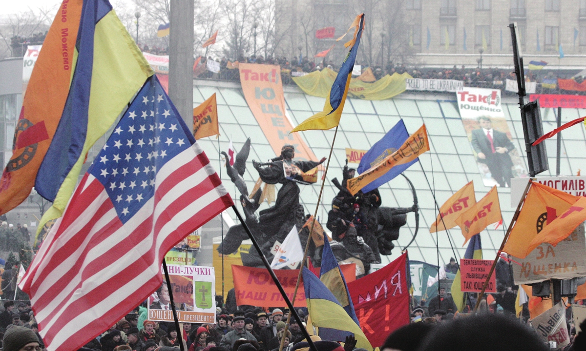 Supporters of US-backed Ukrainian opposition leader Viktor Yushchenko wave flags during a rally in Kiev, November 28, 2004. Photo: AFP