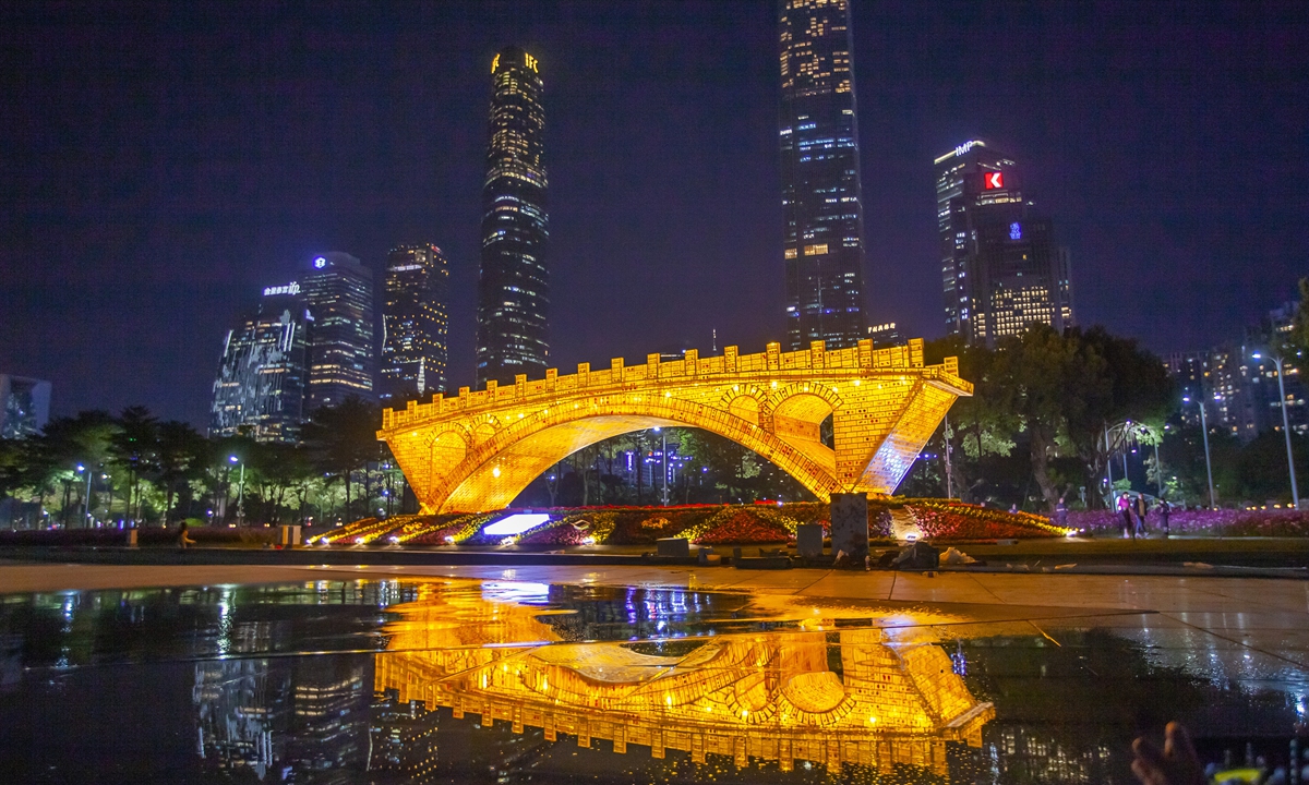 <em>Golden Bridge on the Silk Road</em> by Shu Yong on display in Guangzhou, South China's Guangdong Province 
Photo: Courtesy of Lisa Ma 