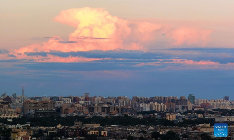 Photo taken with a mobile phone shows sunset scenery in Beijing, capital of China, Aug. 1, 2021.Photo:Xinhua