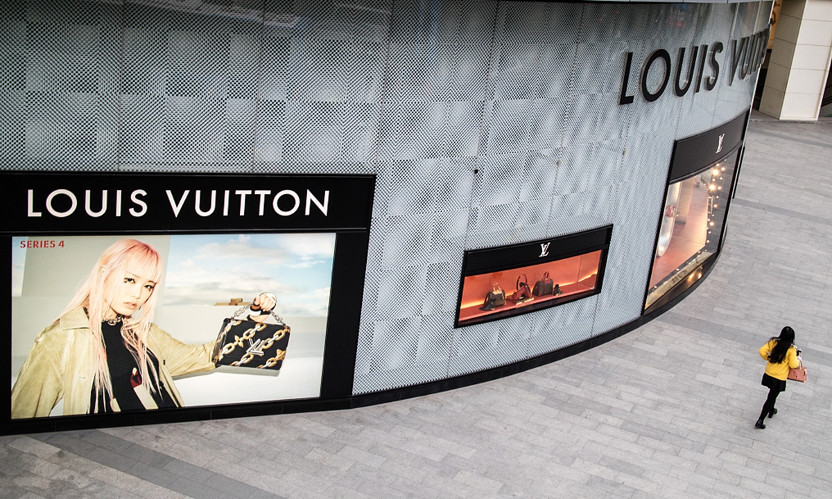 Handbags are displayed at the shop windows of a Louis Vuitton store in Fuzhou, East China's Fujian Province, in January. The French luxury brand closed three of its stores in China in the latter months of 2015. Photo: CFP