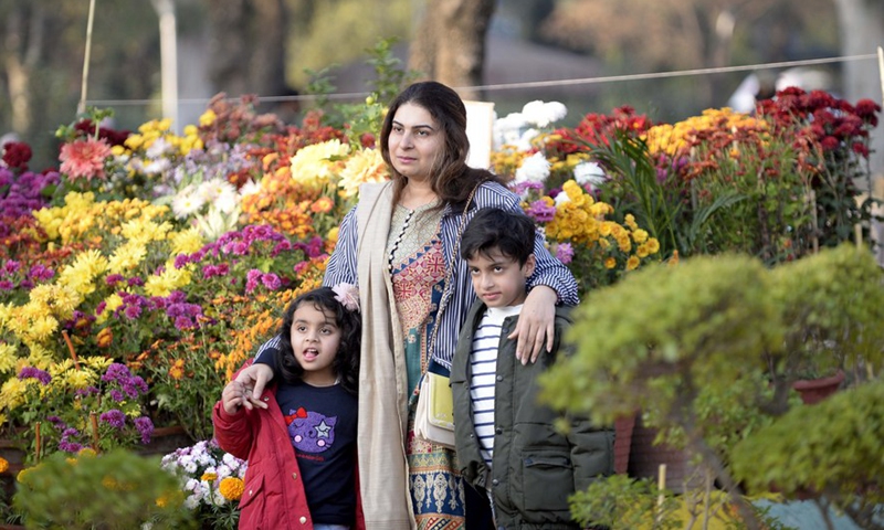 People visit the Chrysanthemum and Autumn Flowers Show in Islamabad, Pakistan, on Dec. 4, 2021.Photo:Xinhua