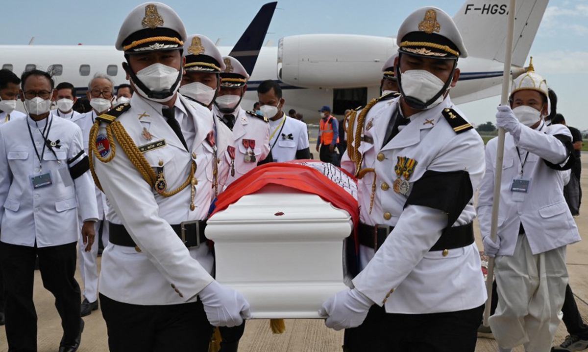 Honor guards carry the coffin bearing Cambodia's late prince Norodom Ranariddh, who died aged 77 in France on November 28, during the late prince and former prime minister's repatriation to his home country at Phnom Penh international airport on December 5, 2021. The prince will be cremated on December 8 at a park in front of the Botum Vatey Pagoda in Phnom Penh. Photo: AFP
