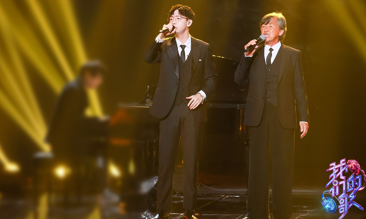 Singers Hu Xia (left) and George Lam Photo: Courtesy of Singing with Legends