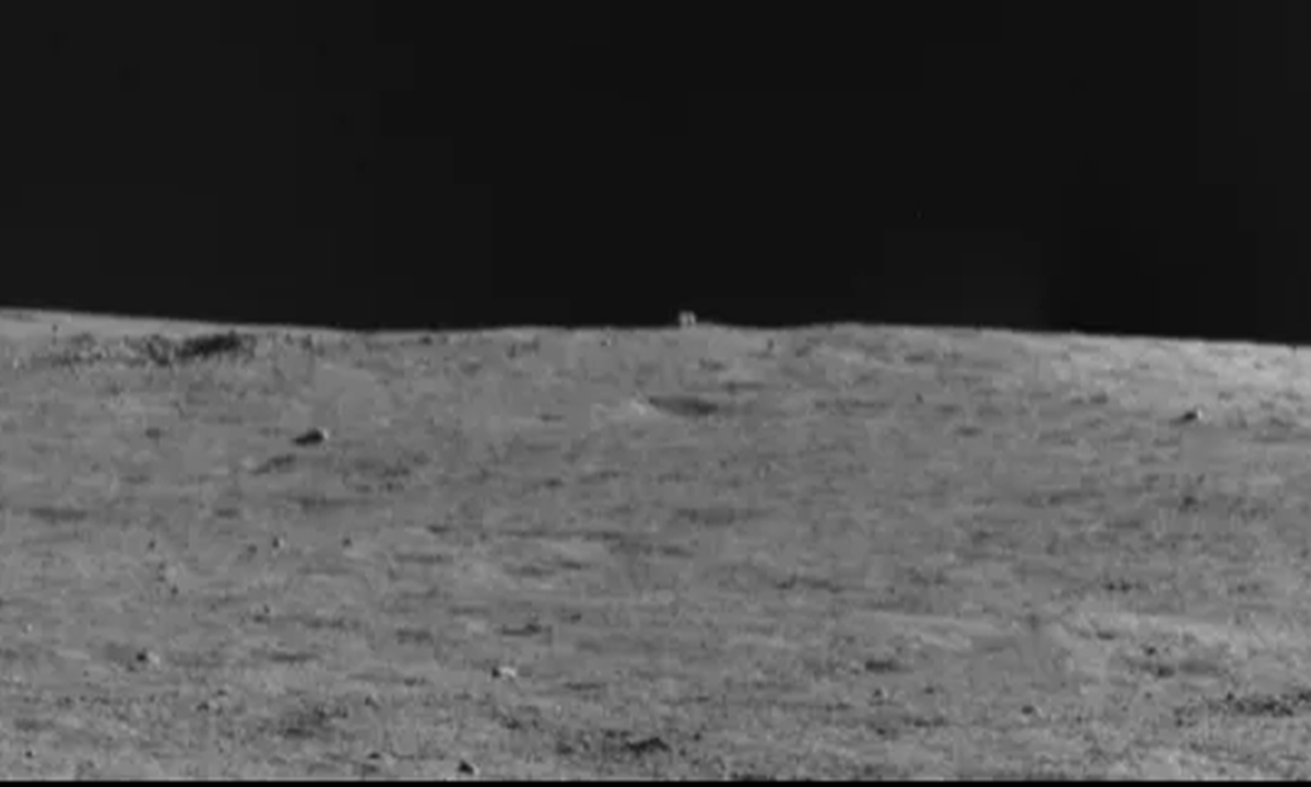 The photo taken by Yutu II shows the mysterious cabin on the other side of the moon.  Photo: Our Space