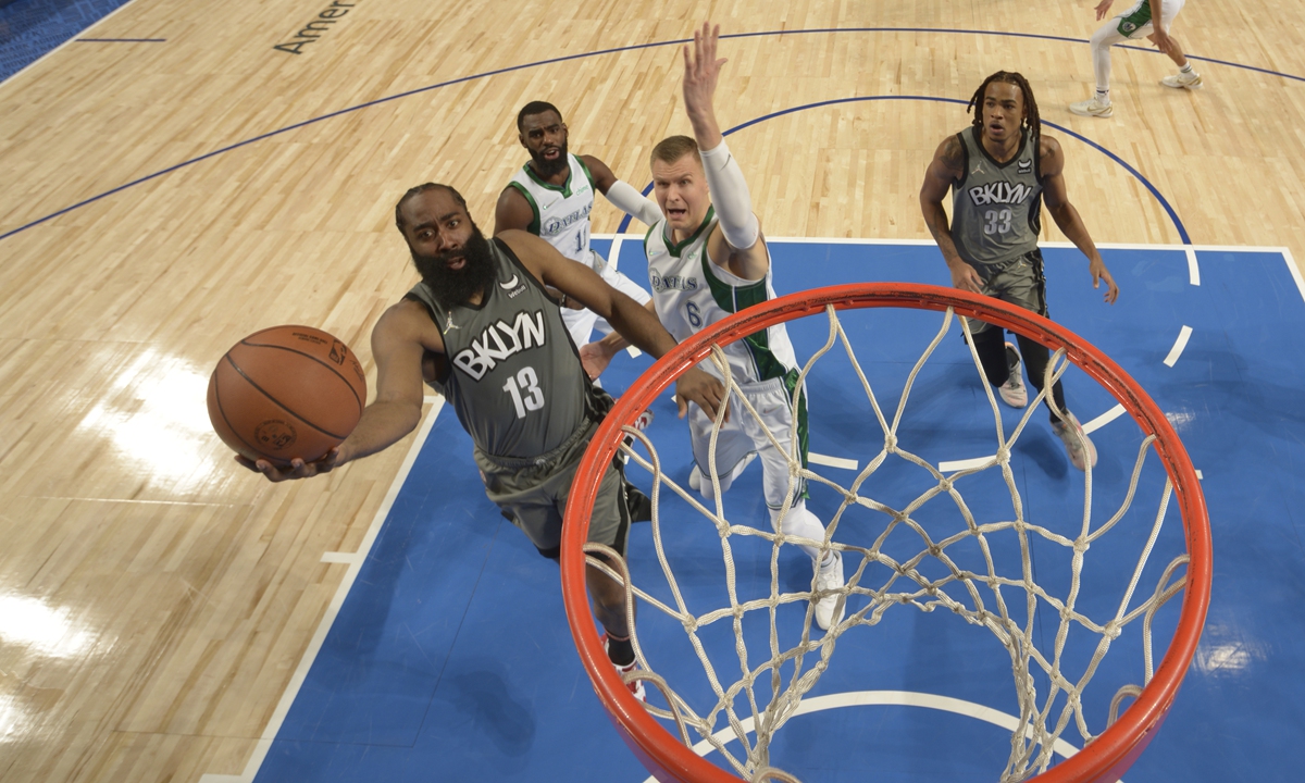 James Harden of the Brooklyn Nets drives to the basket against the Dallas Mavericks on December 7, 2021 in Dallas, Texas. Photo: VCG