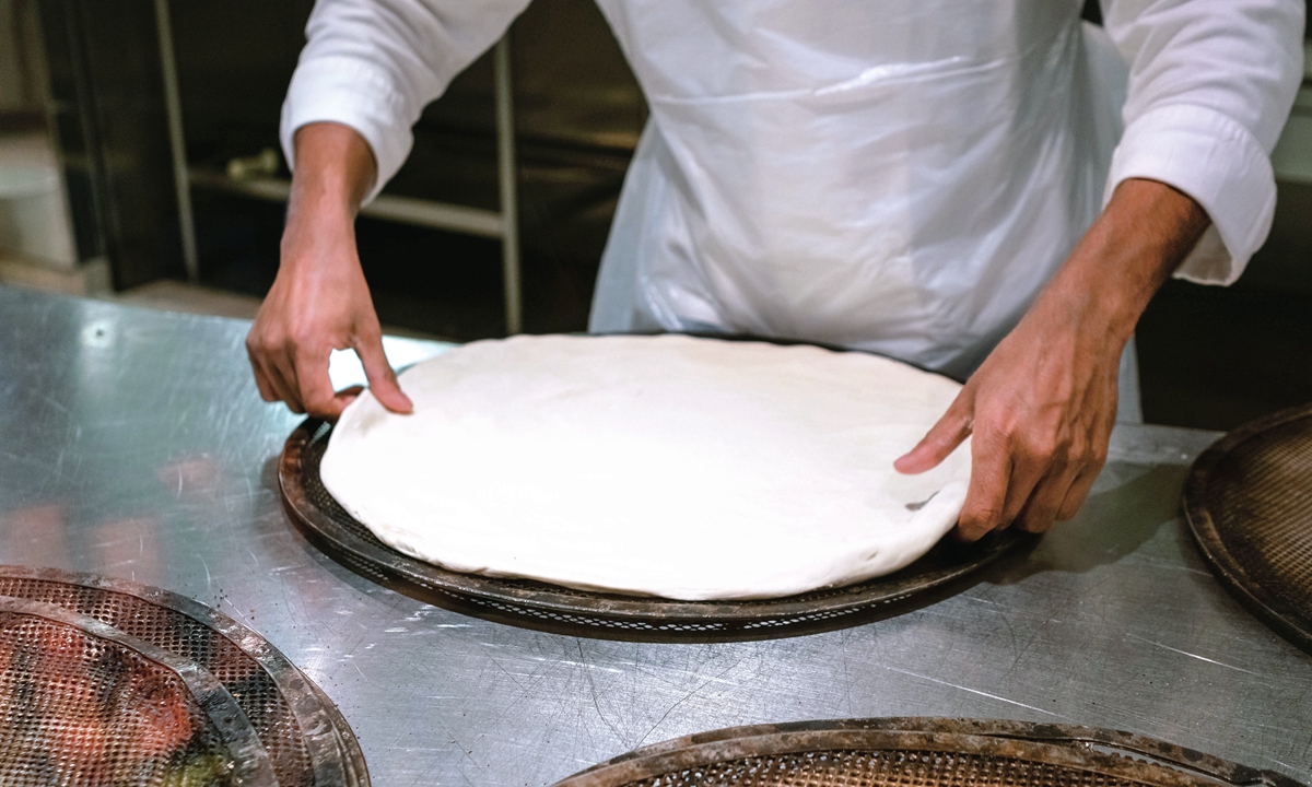 An Italian chef cooks pizza in East China's Shanghai Municipality on July 27, 2019. Photo: VCG