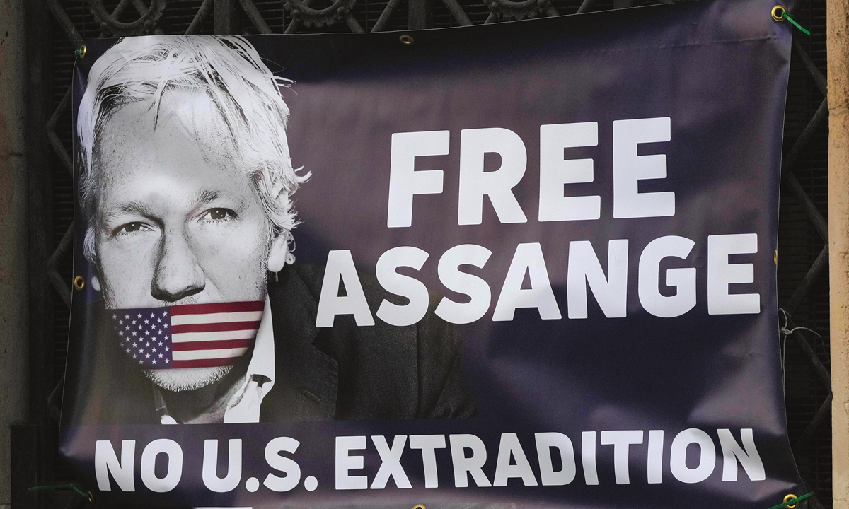A banner in support of Wikileaks founder Julian Assange is seen outside the High Court in London, which ruled on December 10, 2021 that Assange can be extradited to the US. A lower court judge earlier this year refused the US request for extradition. Photo: VCG