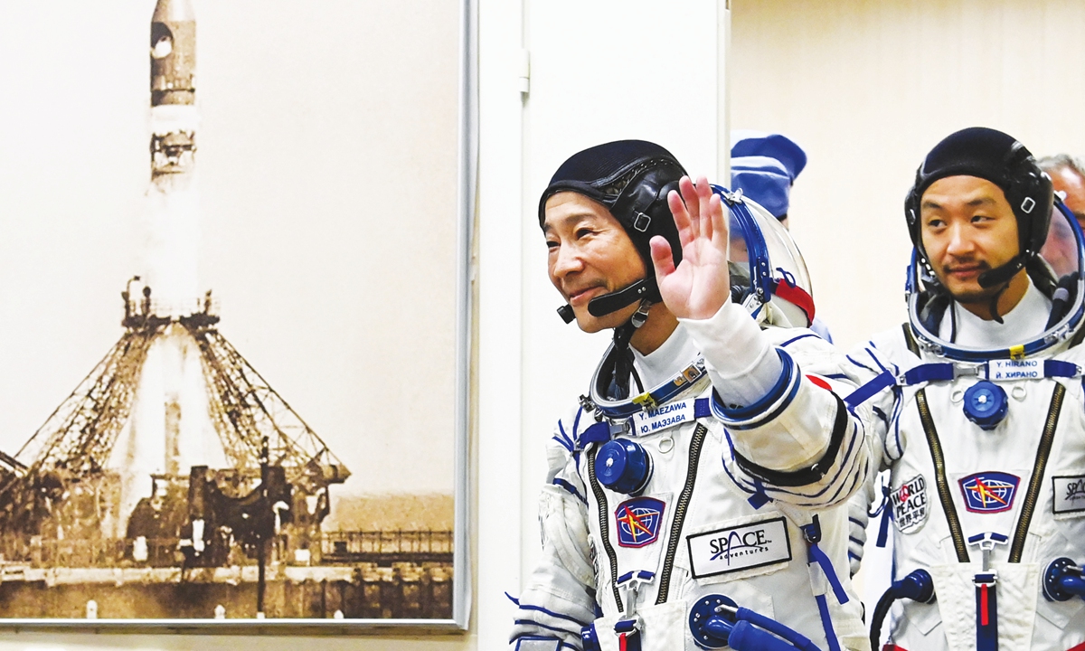 Japanese billionaire Yusaku Maezawa (left) and his assistant Yozo Hirano react during pre-launch preparations at the Baikonur cosmodrome on December 8, 2021. The two, led by Roscosmos cosmonaut Alexander Misurkin, will blast off to the International Space Station onboard the Soyuz MS-20 spacecraft at 7:38 GMT. Photo: VCG