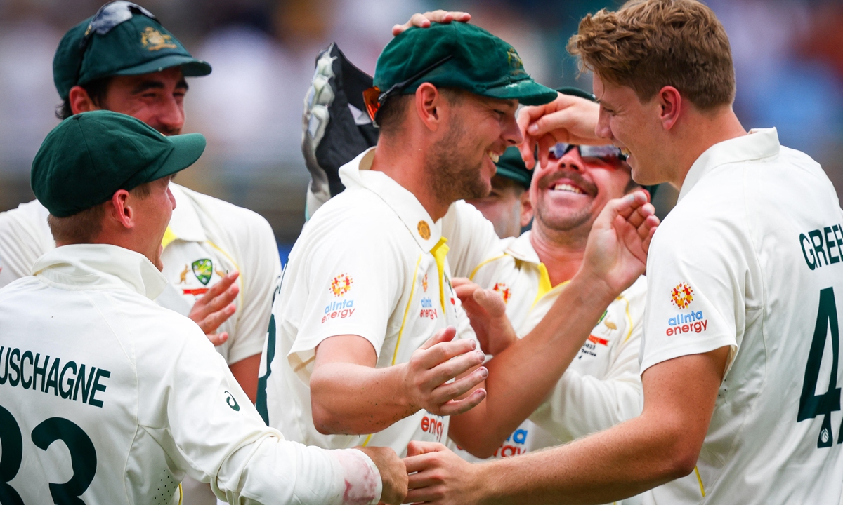 Australian players celebrate during the cricket Test match between England and Australia in Brisbane on December 8, 2021.  Photo: AFP