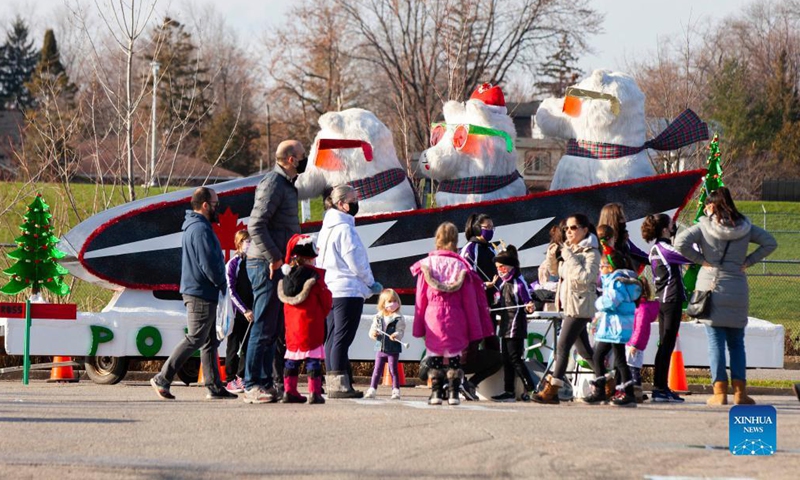 People take part in the 2021 Etobicoke Lakeshore Santa Claus Parade in Toronto, Canada, on Dec. 11, 2021. As one of the largest community parades in Ontario, this annual event kicked off here on Saturday. (Photo: Xinhua) 