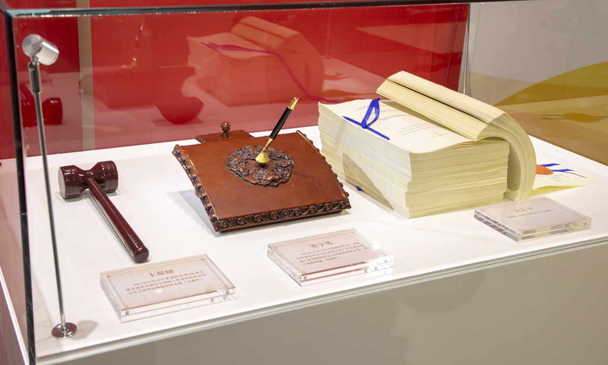 Duplicates of stationery used in the signing of the legal document on China's accession to the WTO, on display during the 4th China International Import Expo in November 2021 Photo: VCG