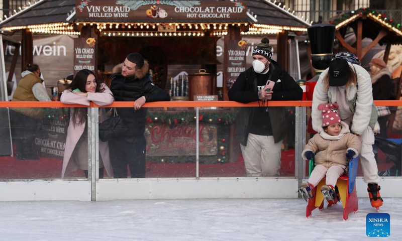 People enjoy themselves at the Christmas market at Jardin des Tuileries in Paris, France, Dec 9, 2021.Photo:Xinhua