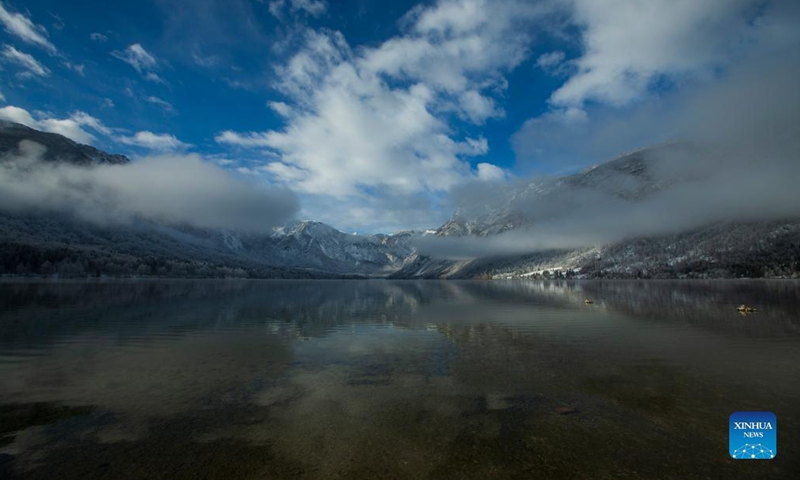 Photo taken on Dec. 7, 2021 shows the winter landscape of Lake Bohinj in Triglav National Park, Slovenia.Photo:Xinhua
