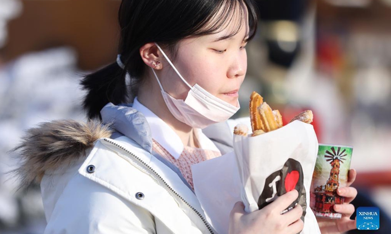 People enjoy themselves at the Christmas market at Jardin des Tuileries in Paris, France, Dec 9, 2021.Photo:Xinhua