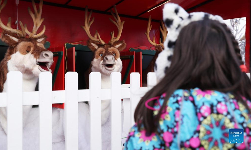 People enjoy themselves at the Christmas market at Jardin des Tuileries in Paris, France, Dec 9, 2021.Photo:Xinhua