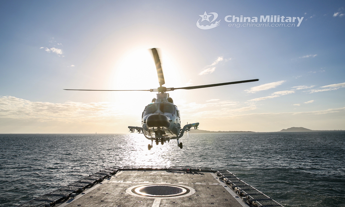 A ship-borne helicopter attached to a frigate flotilla with the navy under the PLA Southern Theater Command practices lifting off and landing in coordination with the guided-missile frigate Enshi (Hull 627) during a maritime realistic training exercise in late November, 2021.Photo:China Military