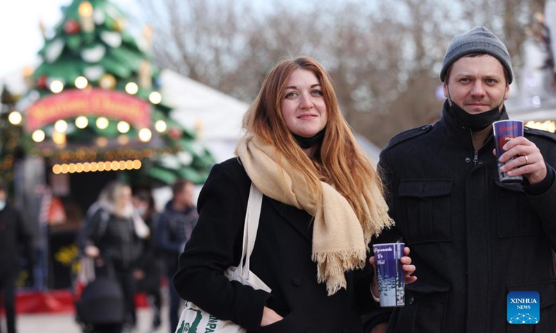 People enjoy themselves at the Christmas market at Jardin des Tuileries in Paris, France, Dec 9, 2021.Photo:Xinhua