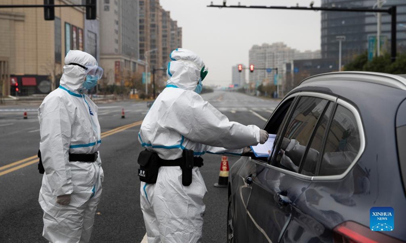 Staff members register information of a passing vehicle in Shangyu District of Shaoxing City, east China's Zhejiang Province, Dec. 12, 2021.Photo:Xinhua