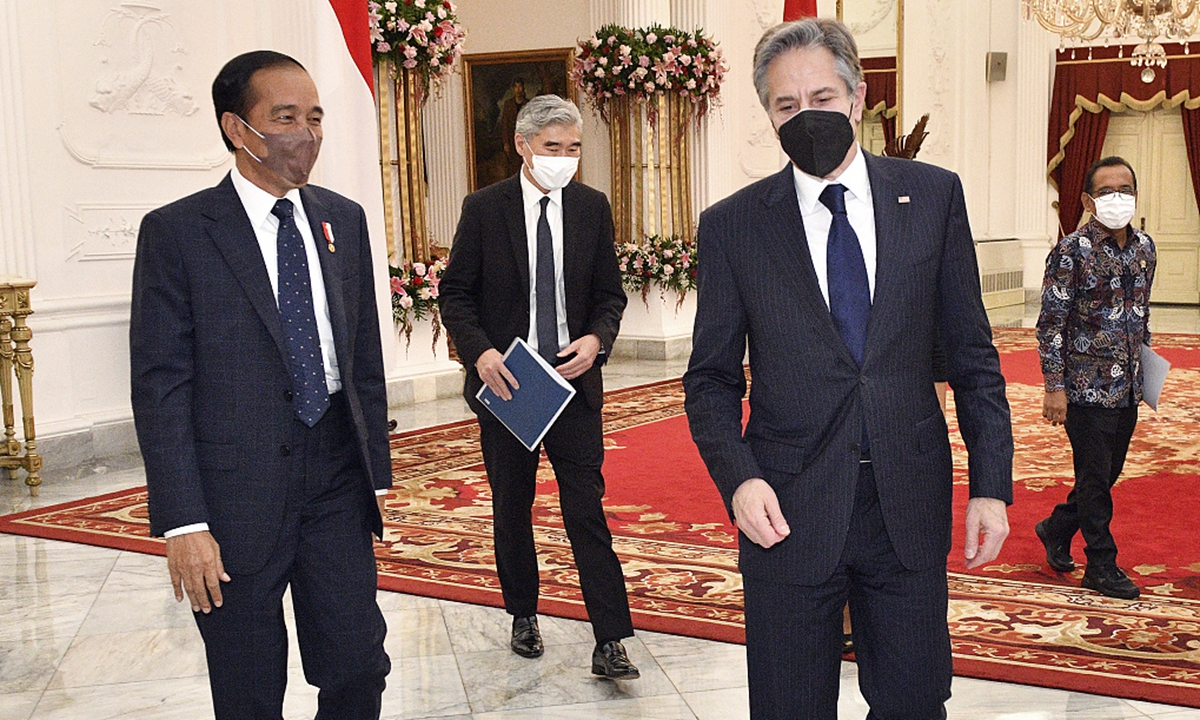 Indonesian President Joko Widodo (left), walks with US Secretary of State Antony Blinken. Photo: VCG