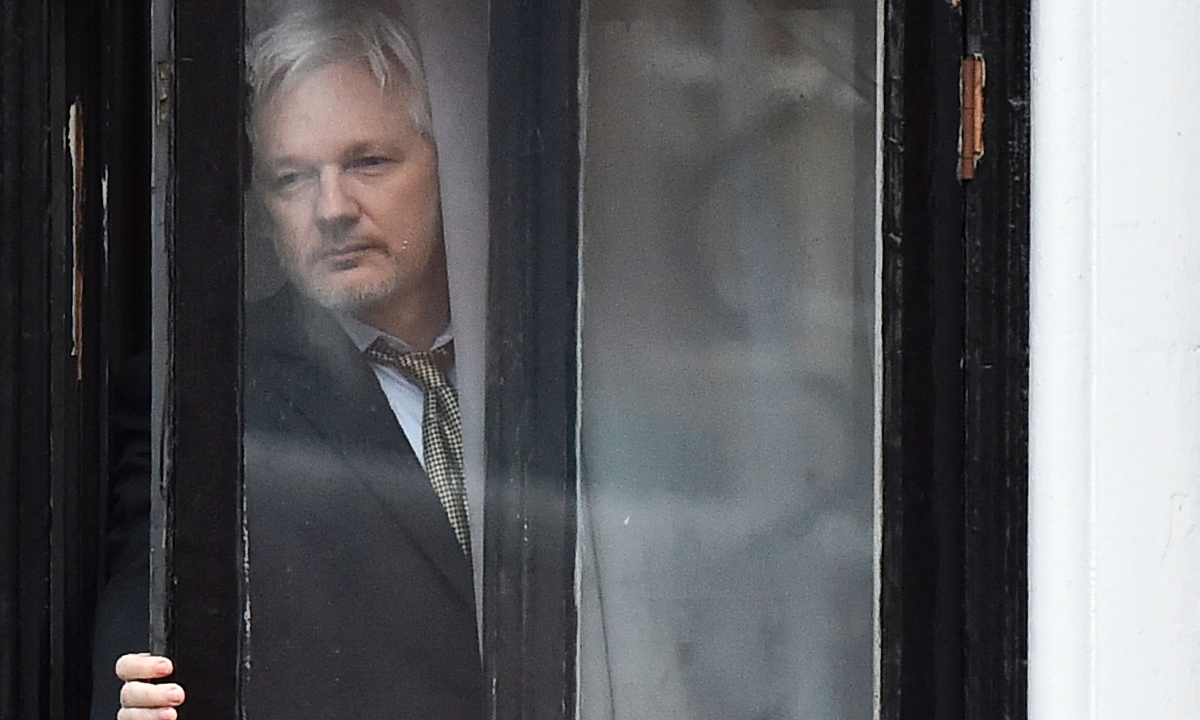  In this file photo taken on February 5, 2016 WikiLeaks founder Julian Assange comes out on the balcony of the Ecuadorian embassy to address the media in central London on February 5, 2016. Photo: CFP
