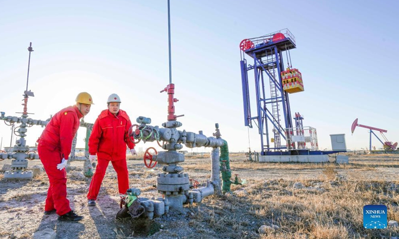 Workers inspect an oil well at Jidong Oilfield in north China's Hebei Province, Dec. 12, 2021.Photo:Xinhua
